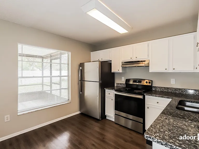 1024 Bridlewood Way — Photo 2