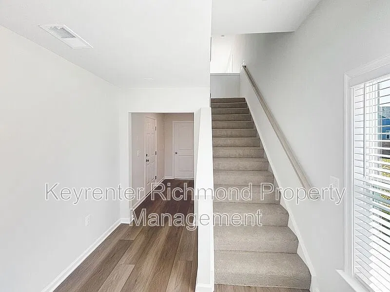 4 bed, 3.5 bath, 2150 sqft, $2,900 — Photo 3