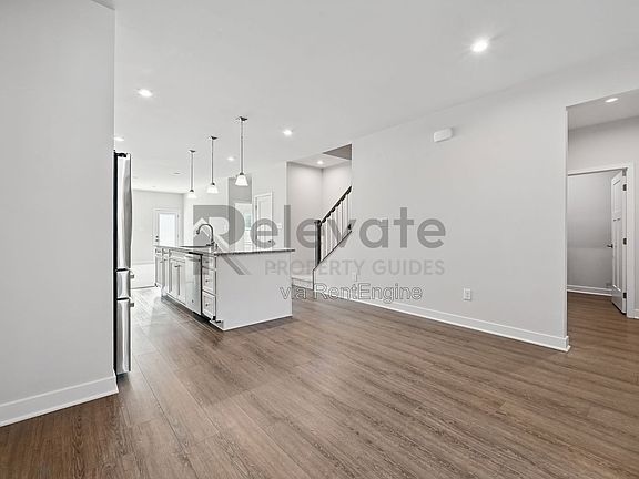 5th image of 7813 Vermeil St