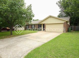 6410 Walnut Springs Dr, Arlington, TX 76001