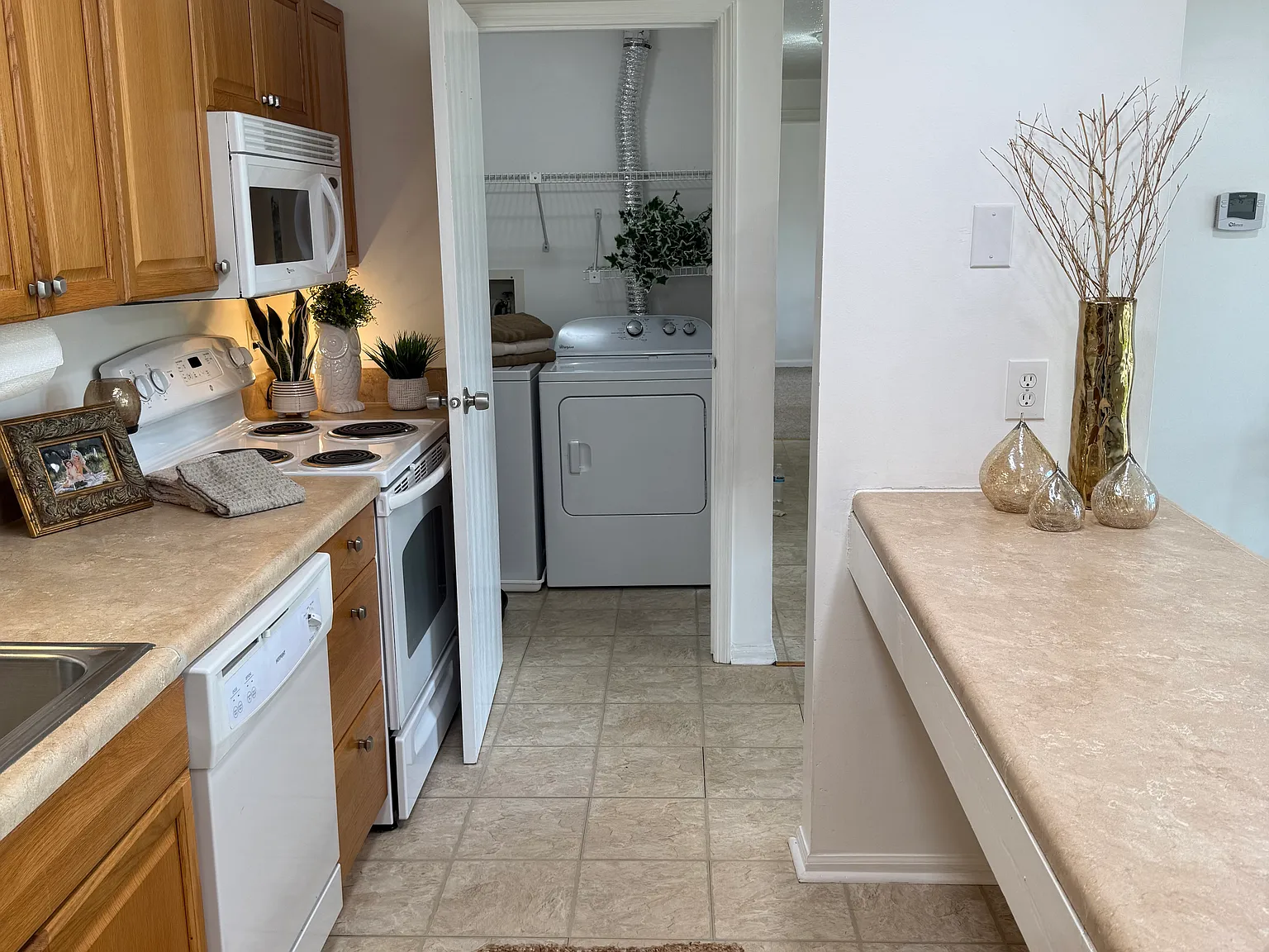 2 bed, 912 sqft, $1,775 — Photo 3