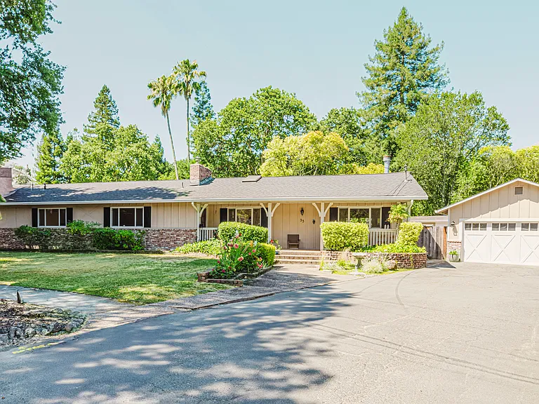 35 Sandra Ct — Photo 1