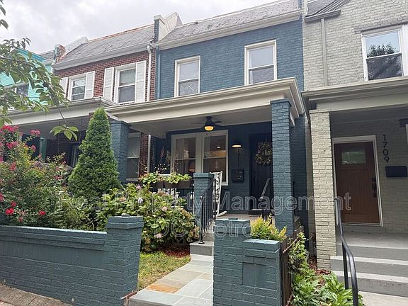 2nd image of 1711 Lang Pl NE