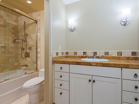 4th image of 10109 NE 12th St #8