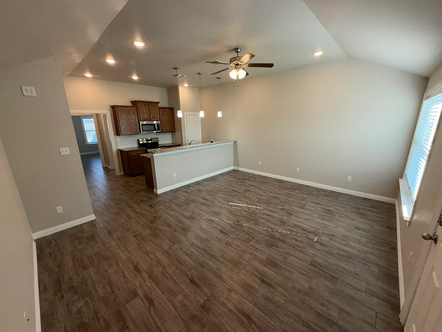 1 bed, 767 sqft, $1,050 — Photo 2