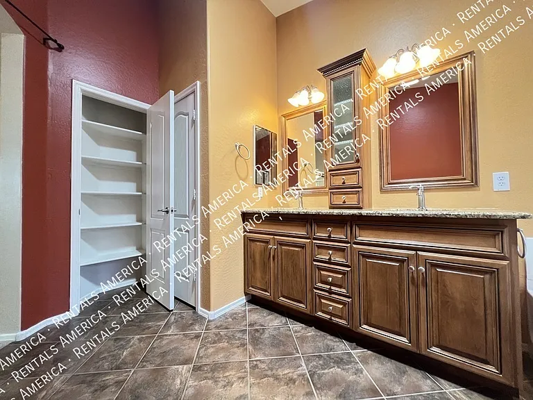 1536 E Fontana Dr — Photo 19