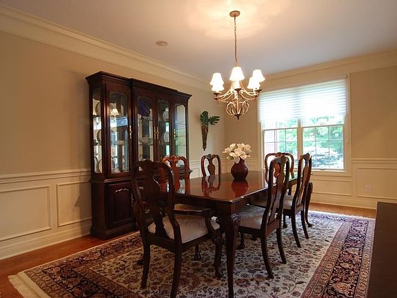 4th image of 1517 Barclay Blvd