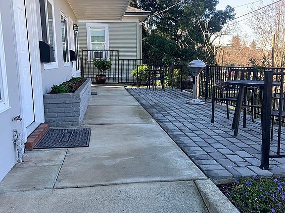 4th image of 1042 Evans Ave