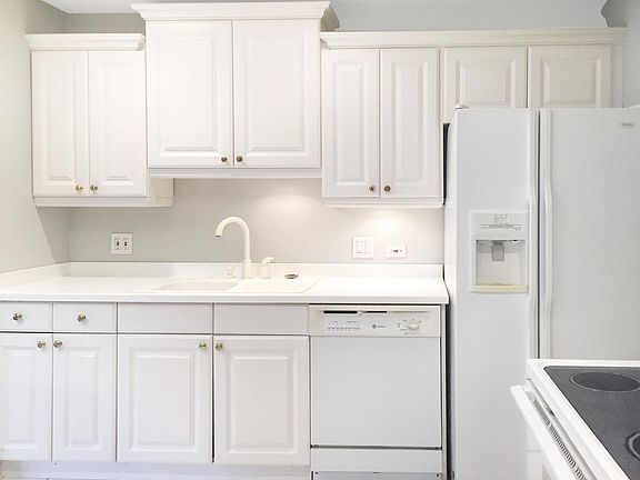 5th image of 1223 Sandhurst Ct Unit B2