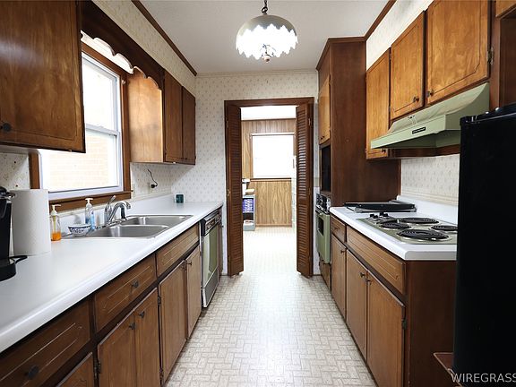 3rd image of 2656 Hickman Ave
