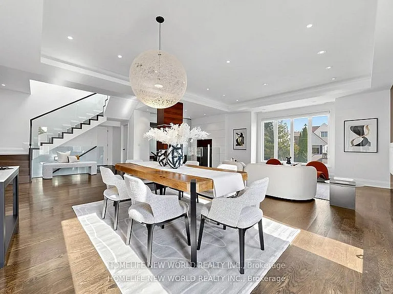 220 Roe Ave — Photo 3