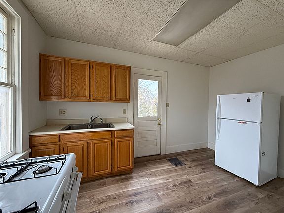 3rd image of 1014 Columbia St #1