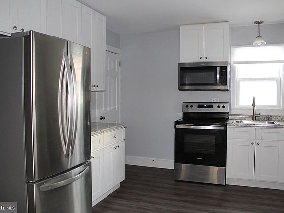 3rd image of 4529 Devonshire Rd