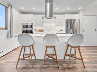 340 S 14th Ave SW #814, Calgary, AB T2R 1H4