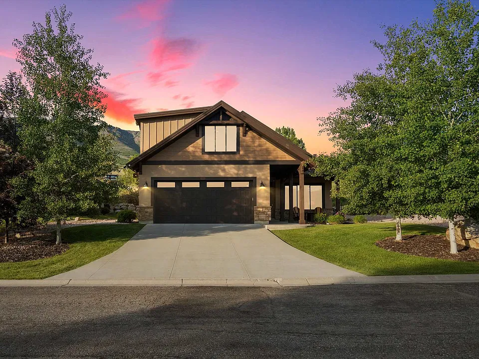 5917 E Big Horn Pkwy