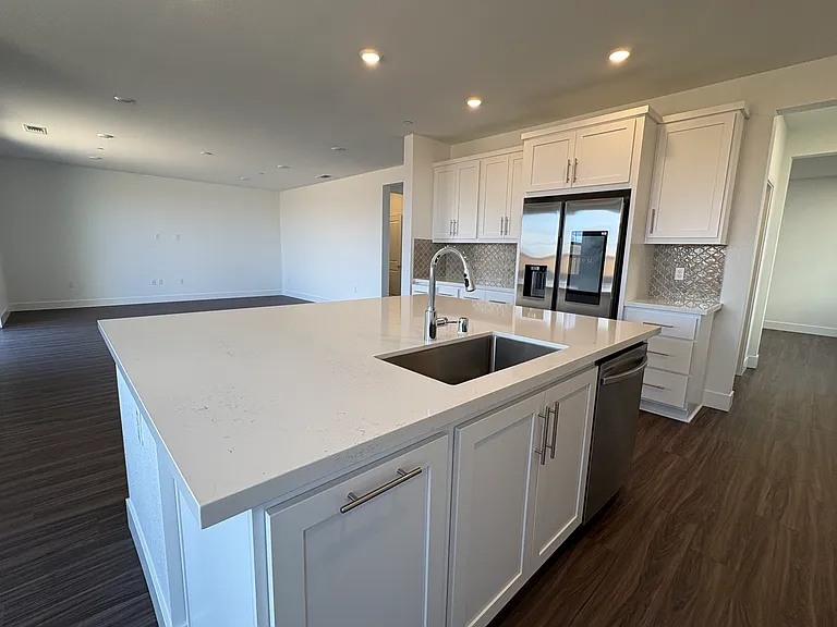 7966 Lamplight Dr — Photo 4