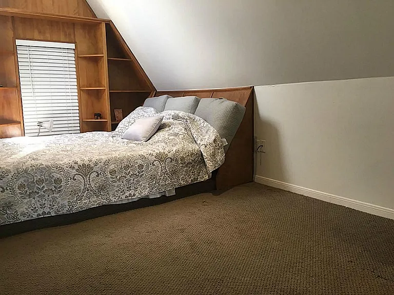 2127 Bartlett St — Photo 9