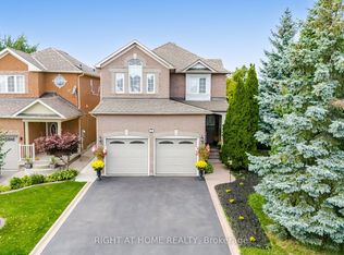 2 Melrose Gdns, Brampton, ON L7A 1J7