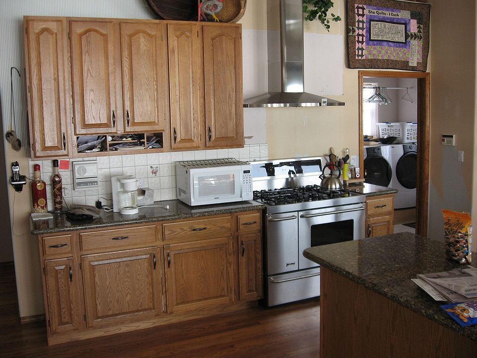 Kitchen East wall