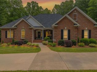 245 E Plantation Cir, Reidsville, NC 27320
