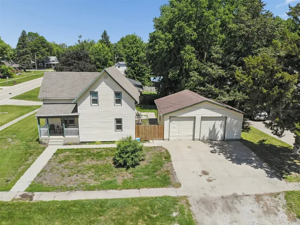 101 3rd St NE, Mitchellville, IA 50169