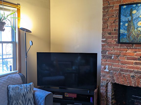 5th image of 326 Catharine St