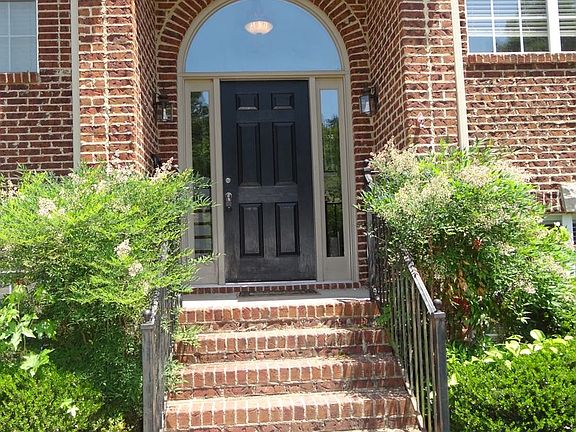 3rd image of 216 Camellia Dr