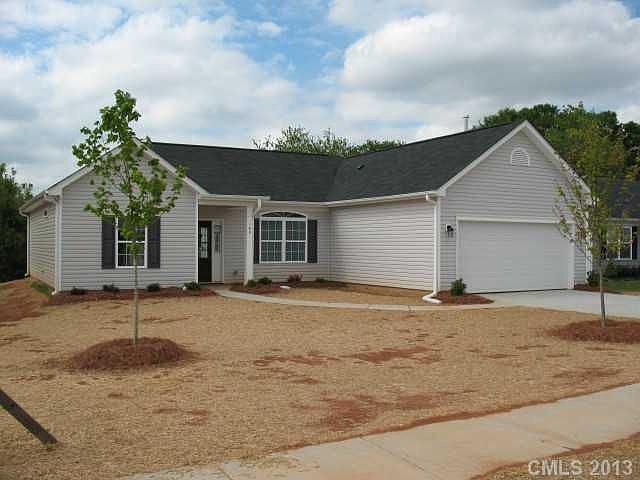 1st image of 33 Valerie Dr