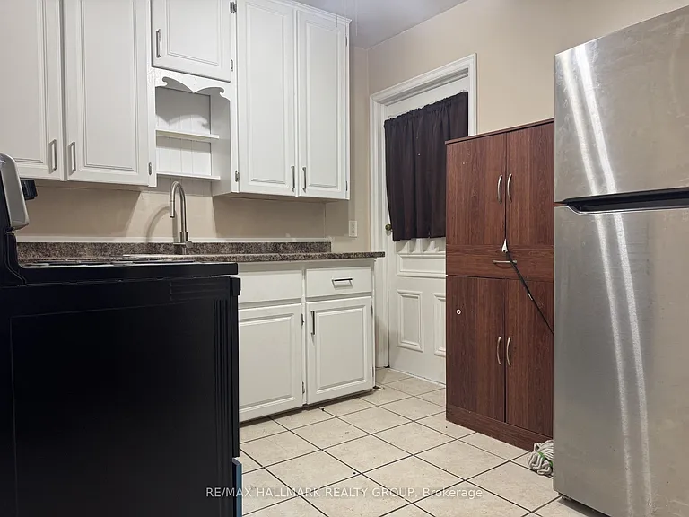 20 Russell St W #3 — Photo 2