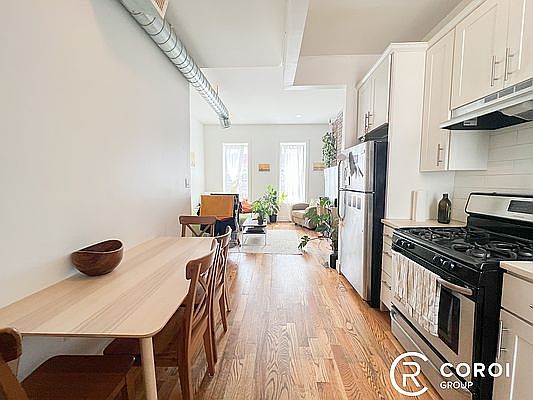 3rd image of 909 Jefferson Ave #2