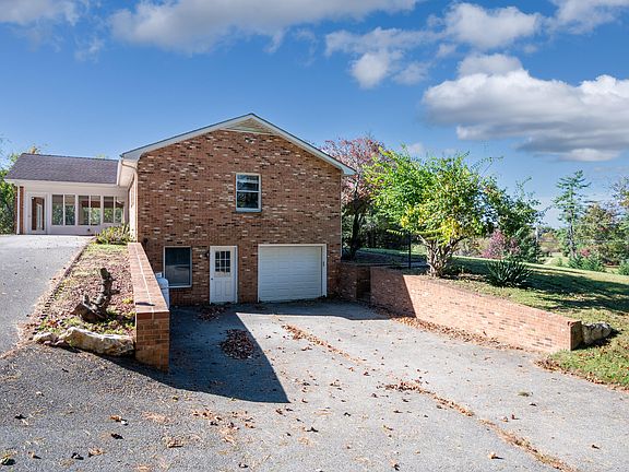 5th image of 329 Parkway Ln S