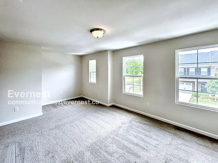 329 Victoria Dr — Photo 9