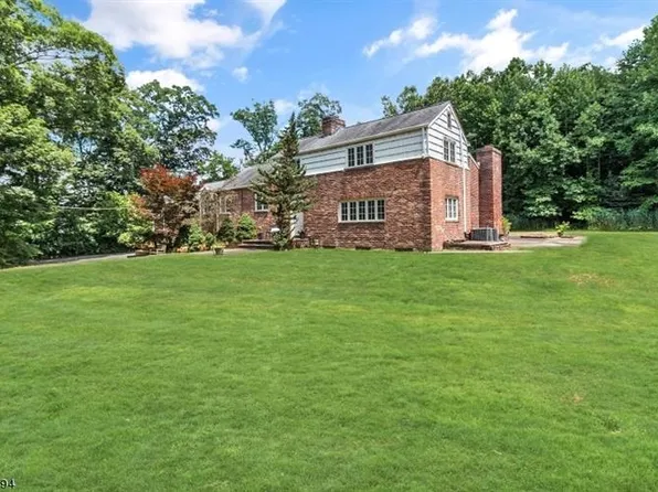 46 Sycamore Ave, Livingston, NJ 07039