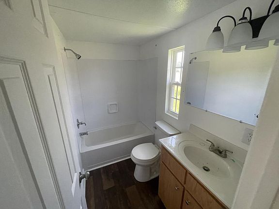 4th image of 94 Knox Dr