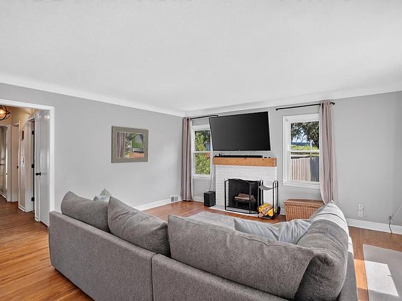 5th image of 1700 Howard St N