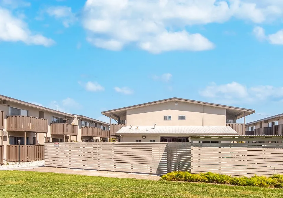 Los Robles Apartments