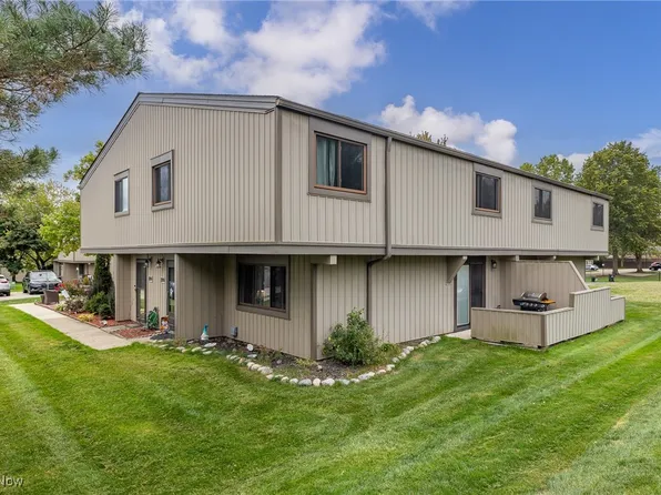 11806 Harbour Light Dr, North Royalton, OH 44133