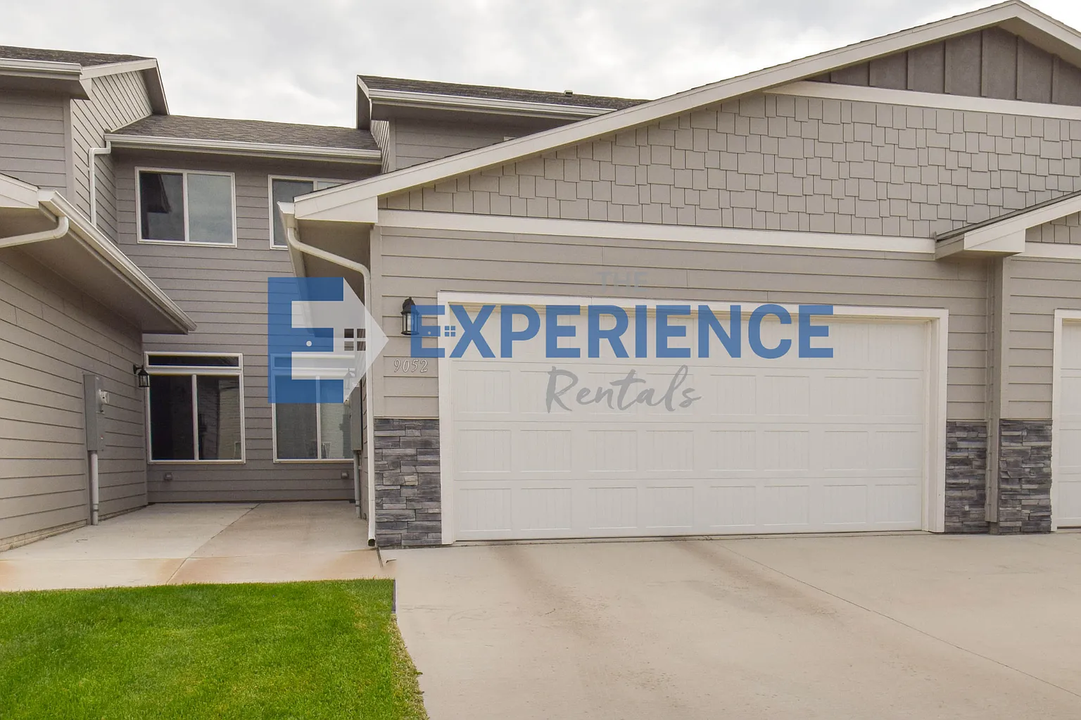 3 Bed 2.5 Bath Townhome West Sioux Falls! — Photo 1
