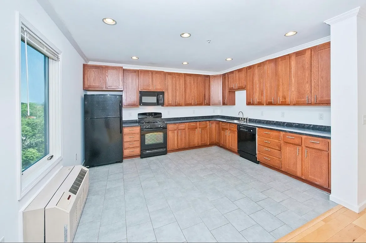 Building Photo - 22 Attorney St #H