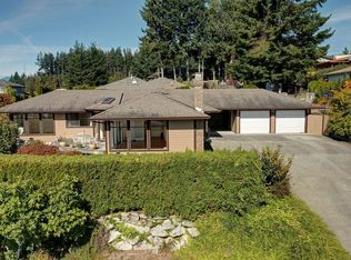 5170 Ridgeview Dr, Sechelt, BC V7Z0B8