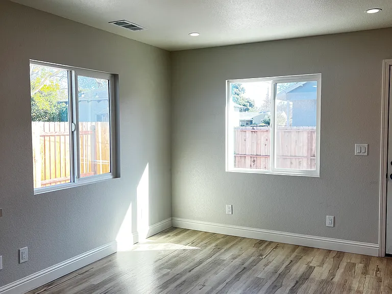 3165 Linden St — Photo 23