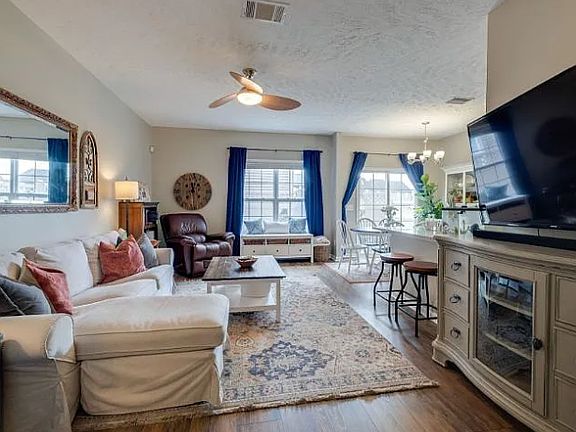 3rd image of 8430 Charbay Cir