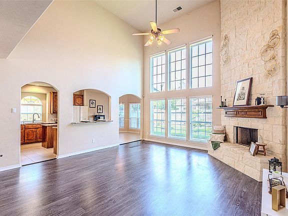 3rd image of 602 River Delta Ln