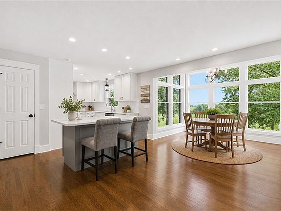 4th image of 10423 Ridgeview Ave