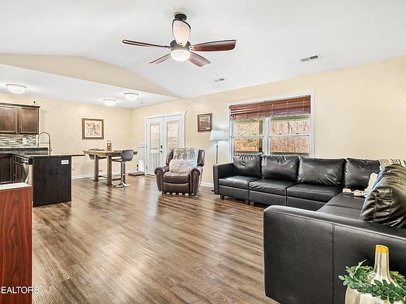 4th image of 325 Contentment Ln