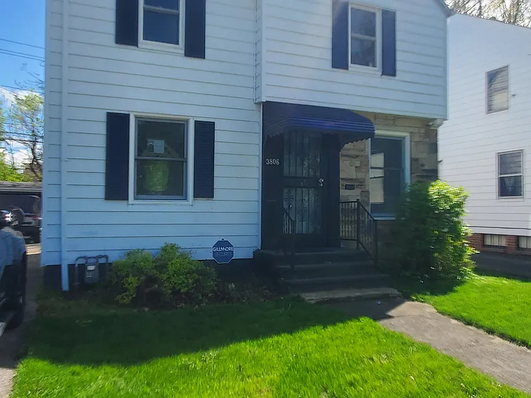 3806 Grosvenor Rd — Photo 2