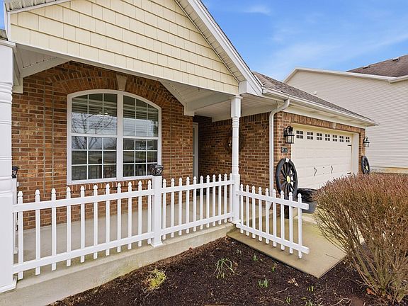 4th image of 152 Sutton Place Blvd