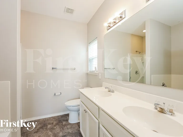 7111 Marina Del Rey — Photo 11