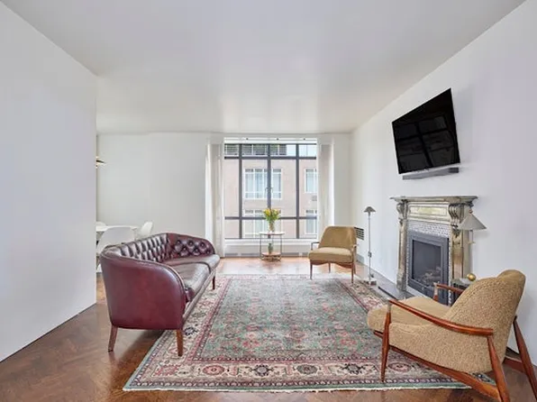 17 W 54th St APT 10A, New York, NY 10019