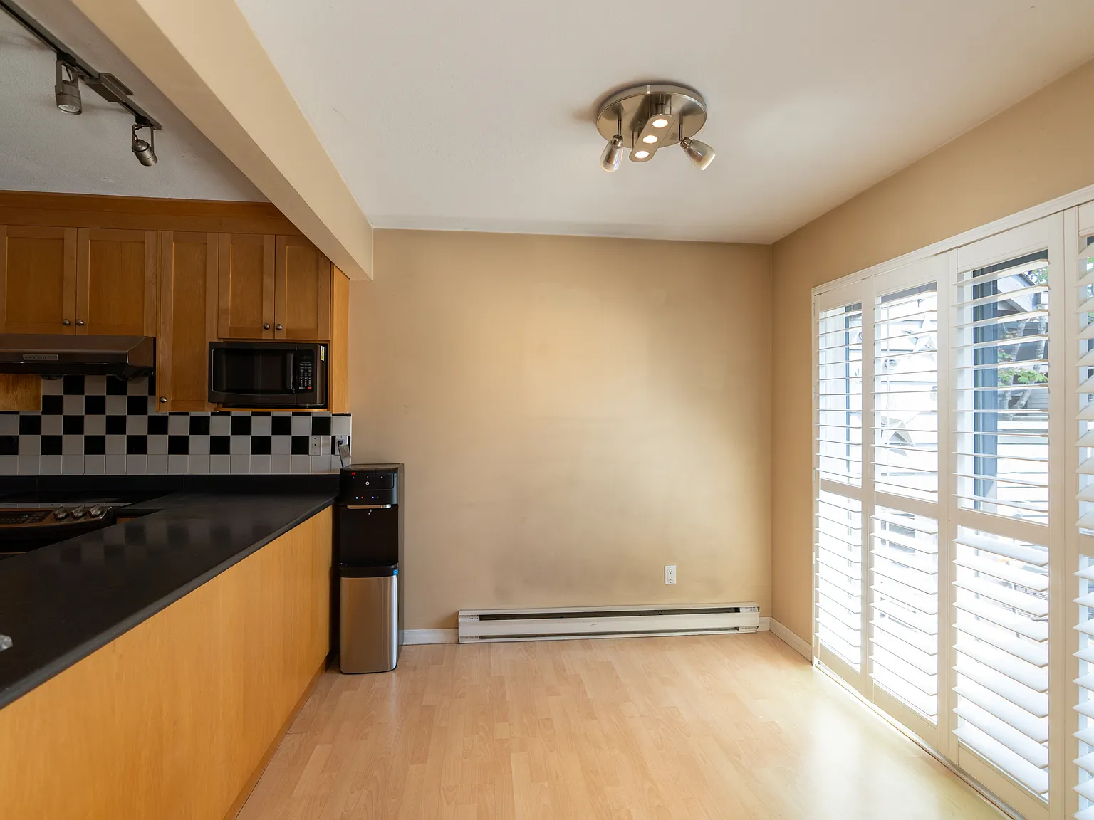 3 bed, 2.5 bath, 1500 sqft, $3,500 — Photo 3
